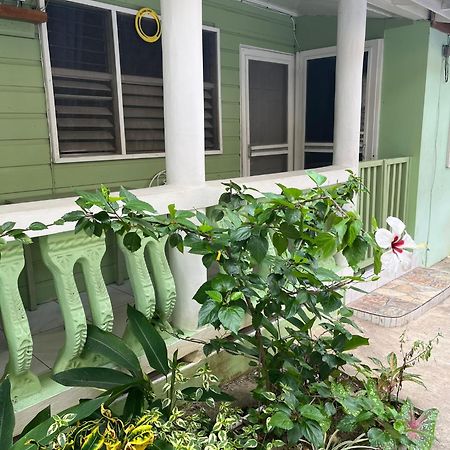 Andre'S Guest House Negril Bagian luar foto