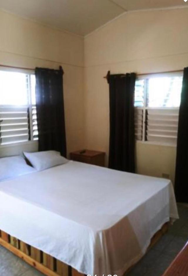 Andre'S Guest House Negril Ruang foto